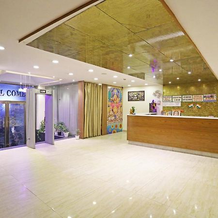 Hotel D'Capitol - Delhi Airport Нью-Дели Экстерьер фото