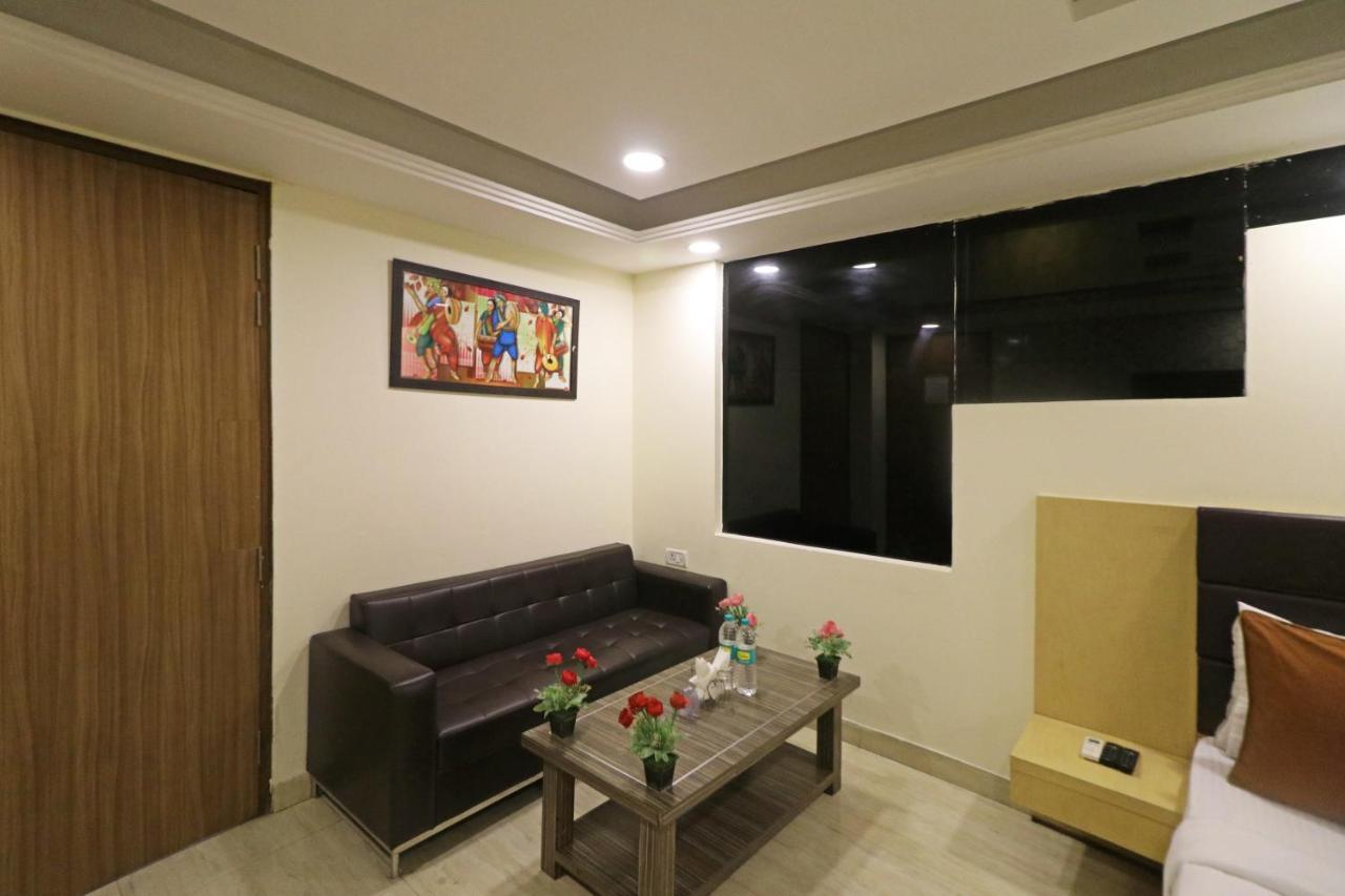 Hotel D'Capitol - Delhi Airport Нью-Дели Экстерьер фото