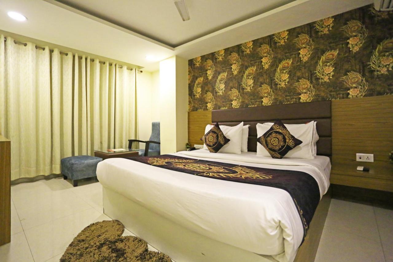 Hotel D'Capitol - Delhi Airport Нью-Дели Экстерьер фото