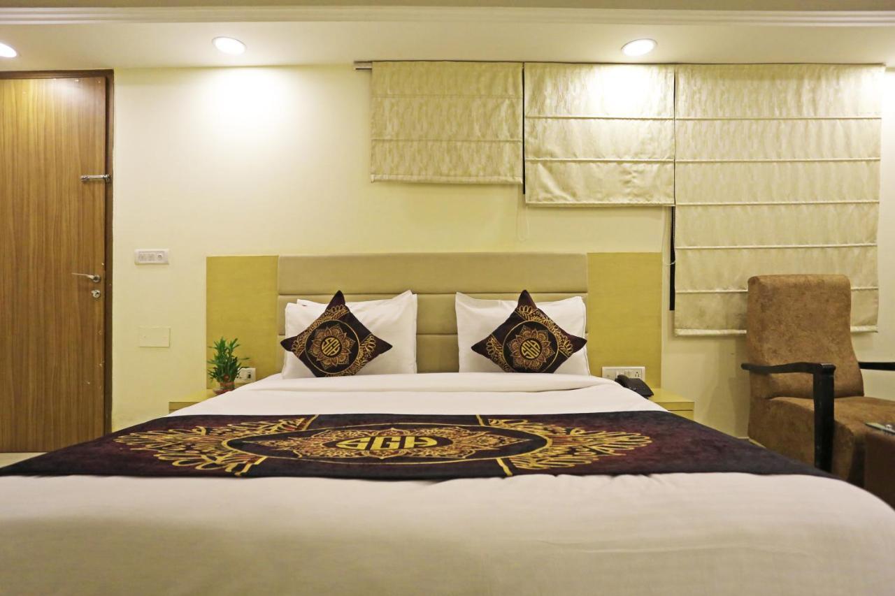 Hotel D'Capitol - Delhi Airport Нью-Дели Экстерьер фото