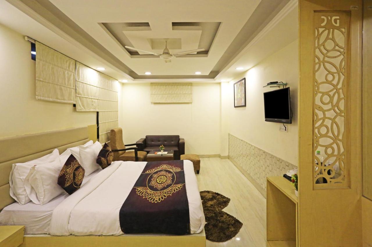 Hotel D'Capitol - Delhi Airport Нью-Дели Экстерьер фото