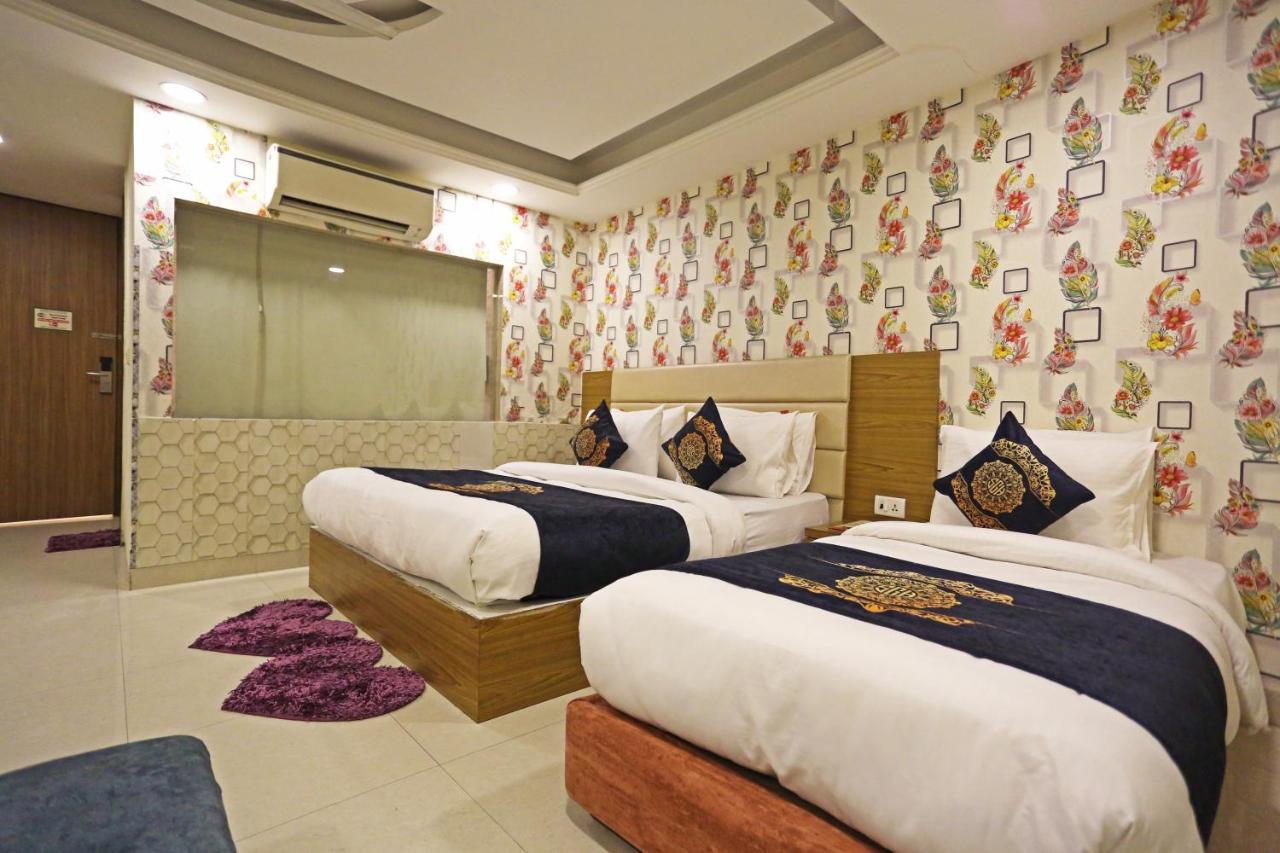 Hotel D'Capitol - Delhi Airport Нью-Дели Экстерьер фото