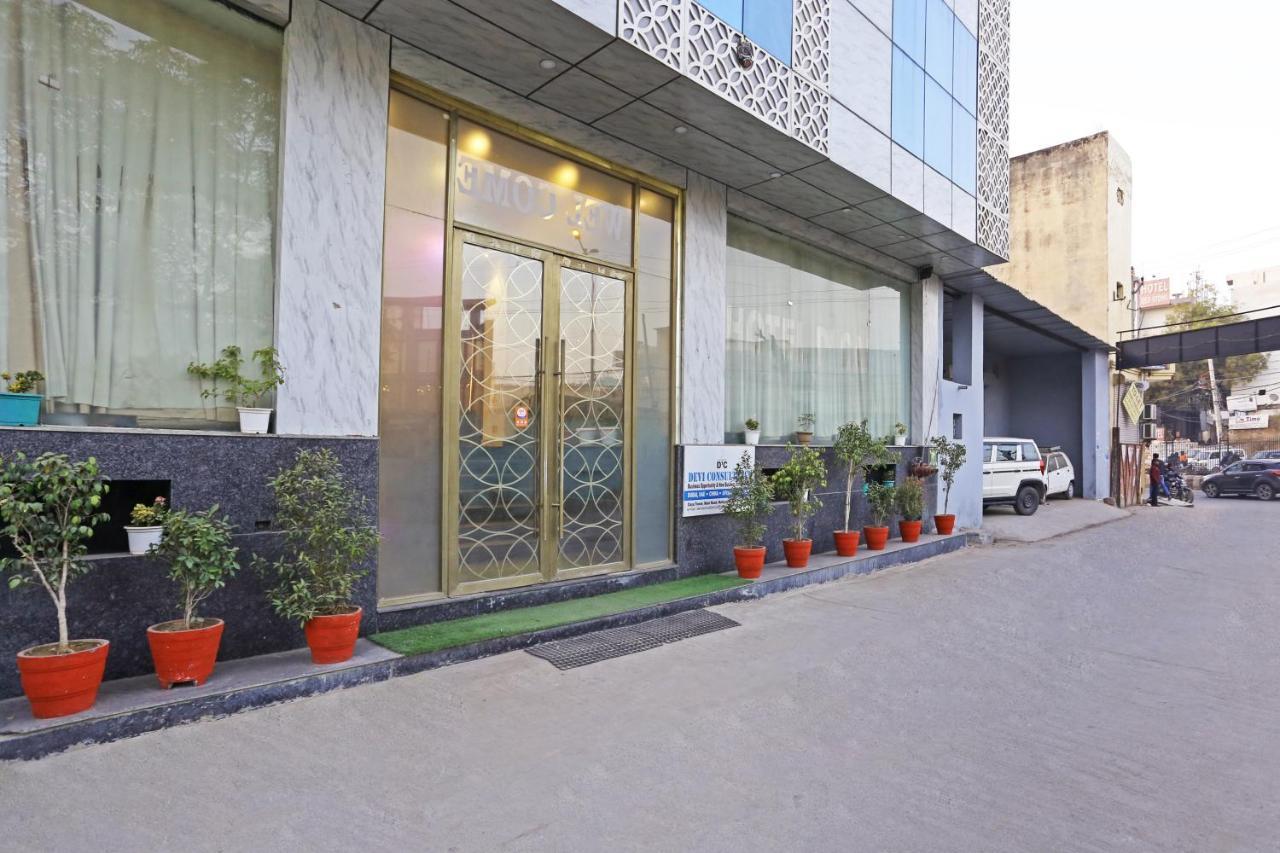 Hotel D'Capitol - Delhi Airport Нью-Дели Экстерьер фото