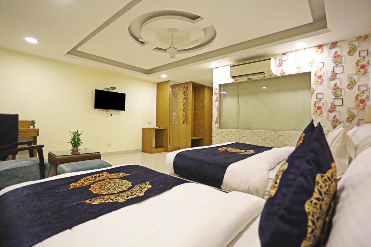 Hotel D'Capitol - Delhi Airport Нью-Дели Экстерьер фото